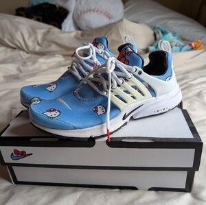 Women's size 9 Nike Hello Kitty tennis shoes